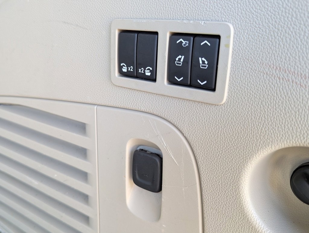 Used 2018 Cadillac Escalade Luxury image 34