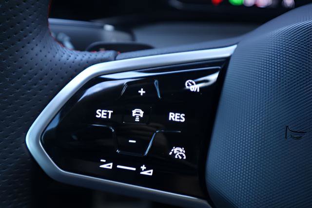 Used 2024 Volkswagen GTI SE FWD image 21