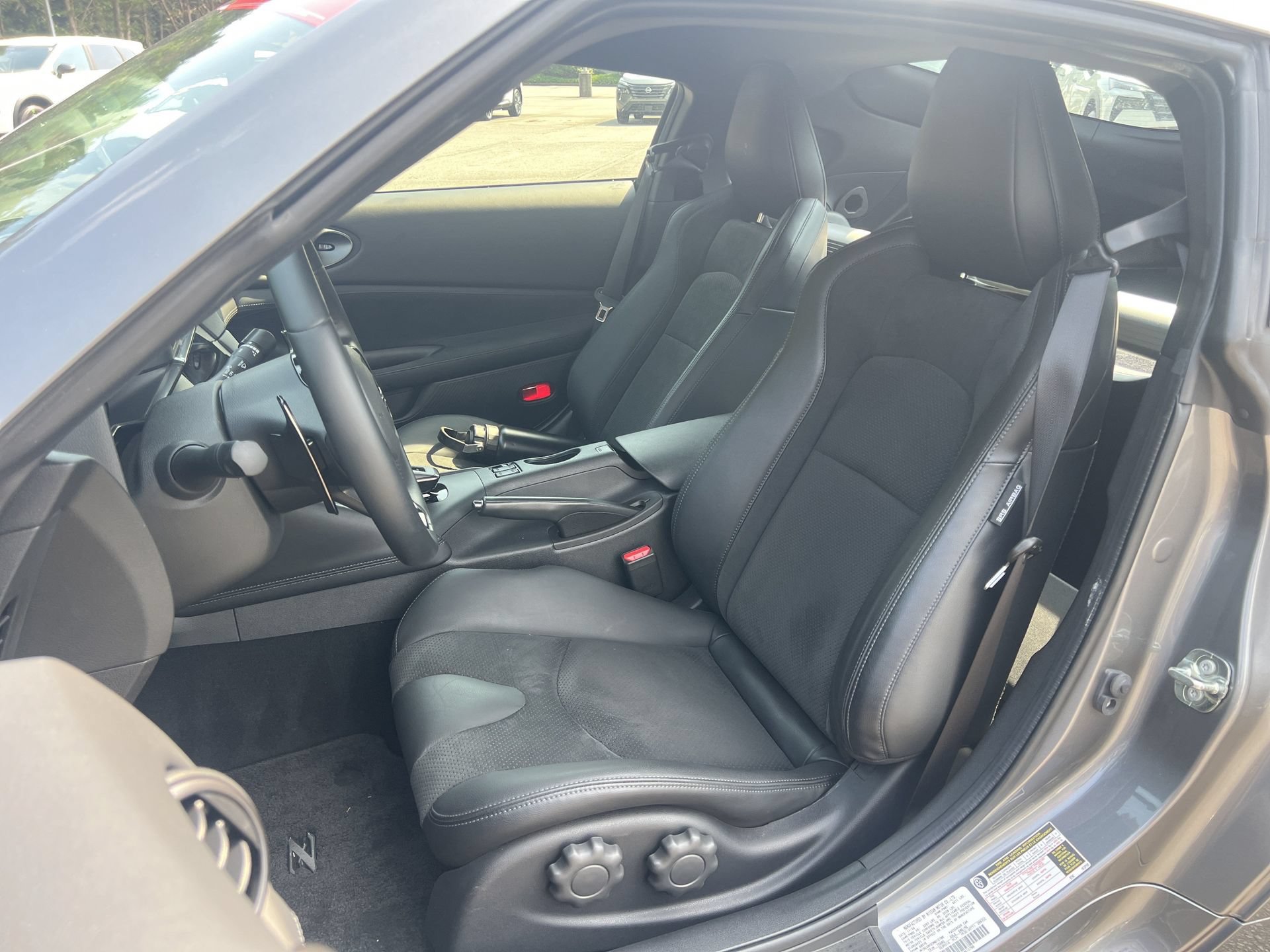 Certified 2025 Nissan Z Performance w/ Floor Mat Package RWD image 18