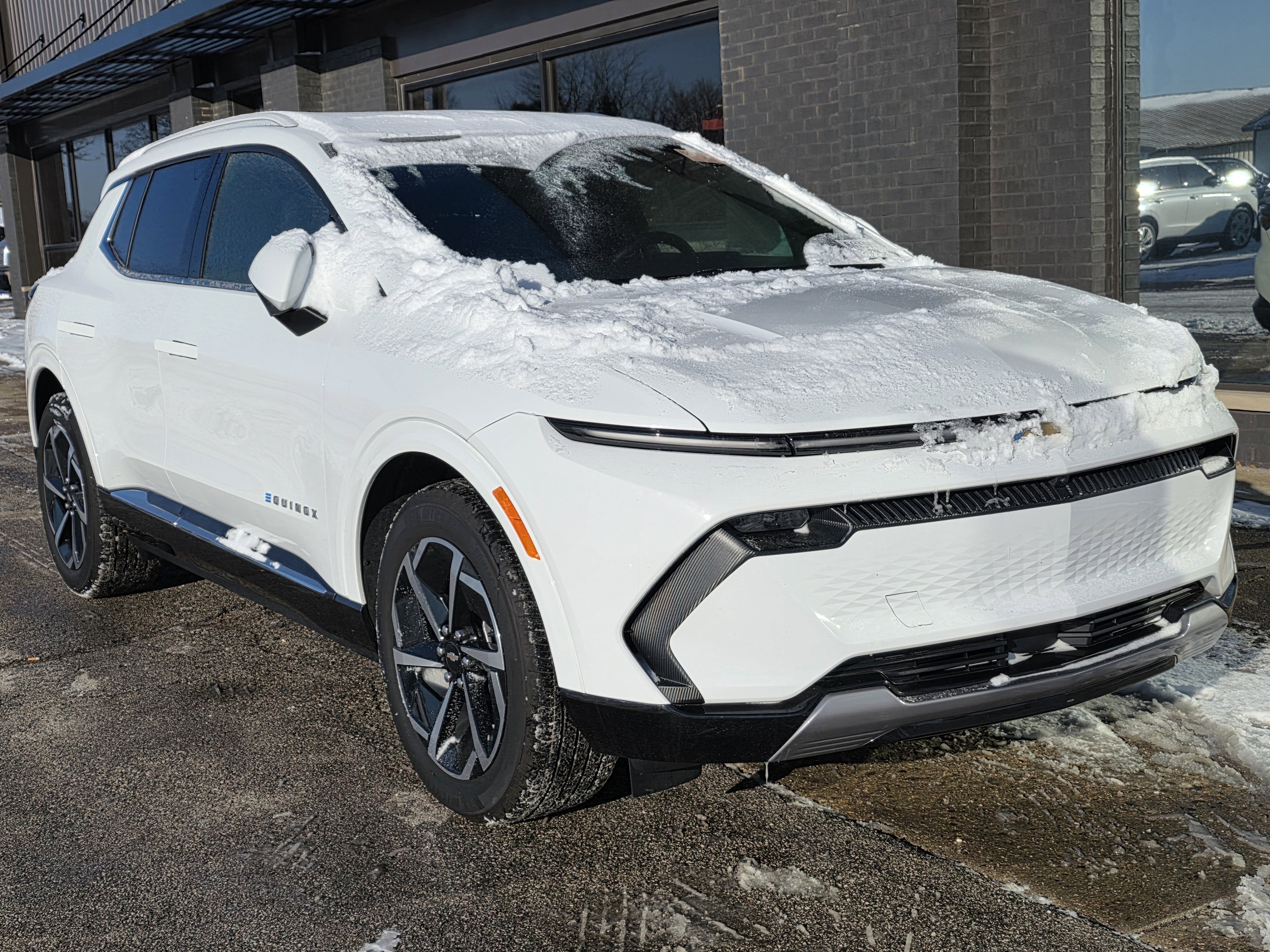 Used 2025 Chevrolet Equinox EV LT w/ Convenience Package image 3