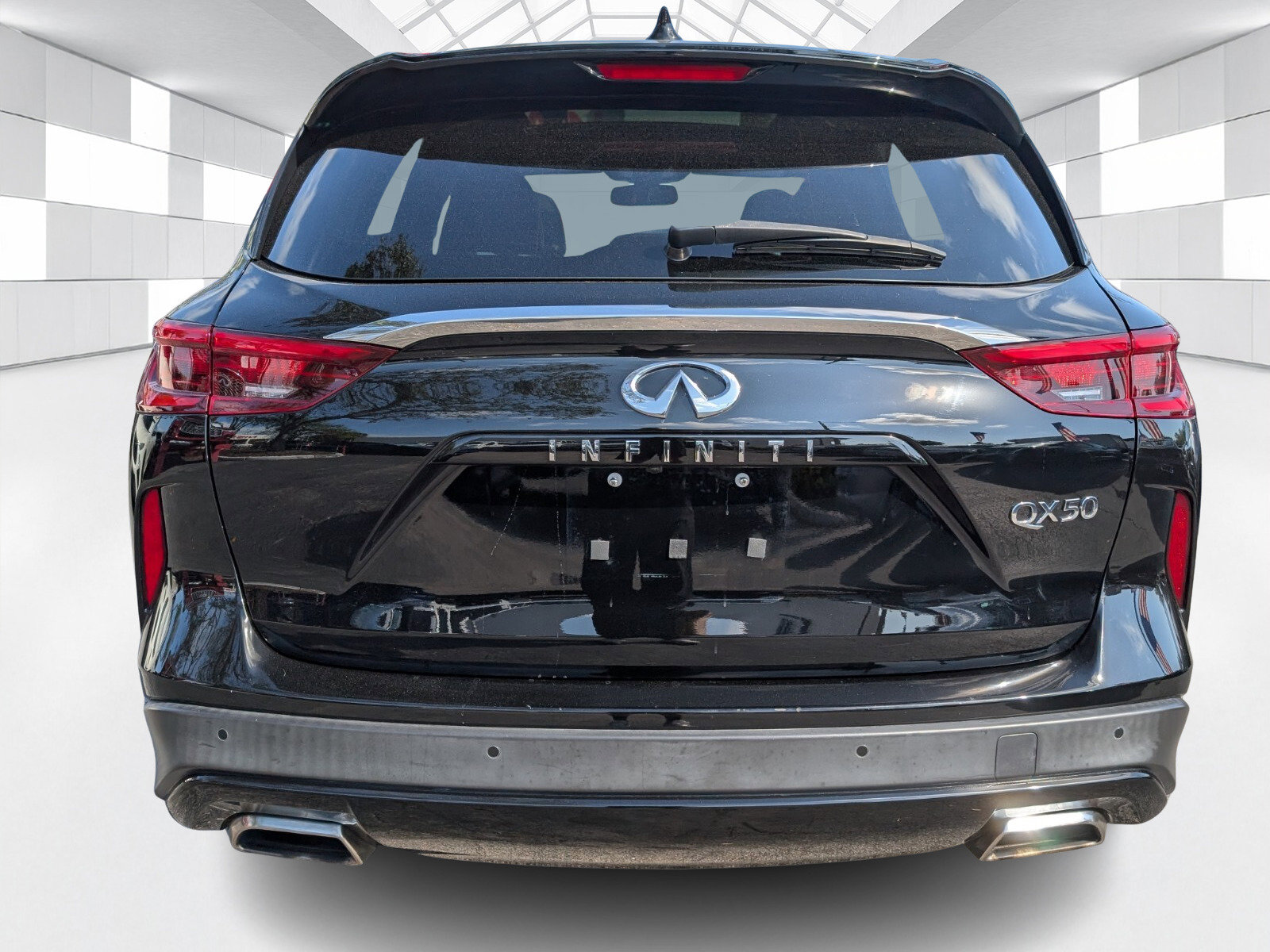 Used 2021 INFINITI QX50 Luxe w/ Appearance Package FWD image 4