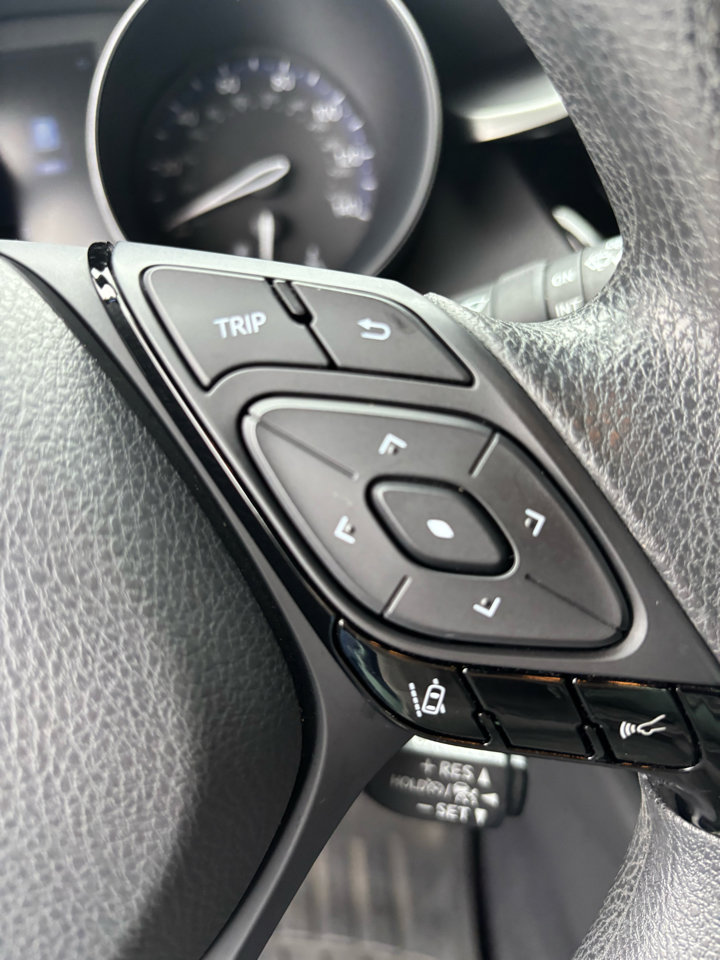 Used 2019 Toyota C-HR LE image 14