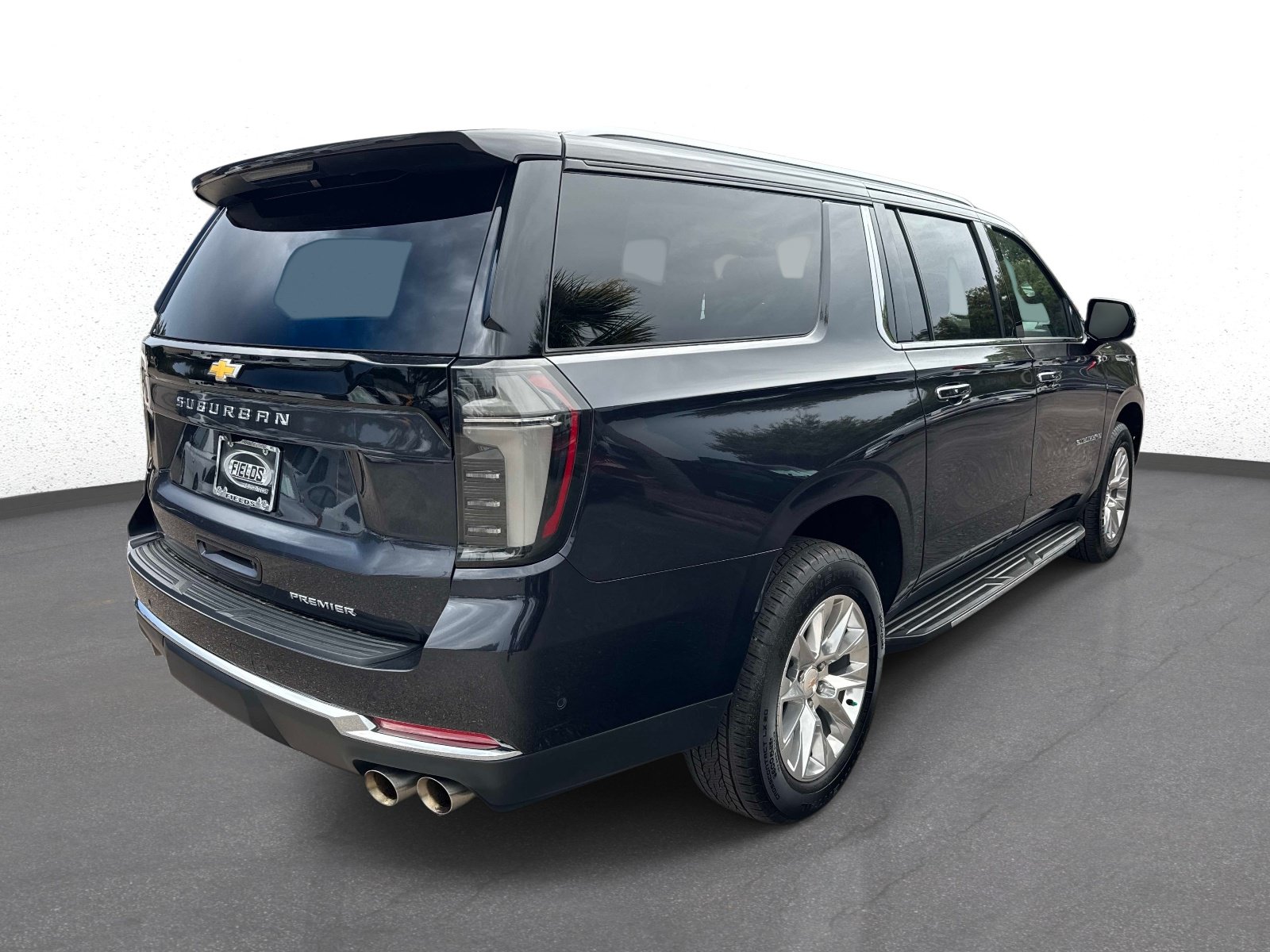 Used 2025 Chevrolet Suburban Premier RWD image 3