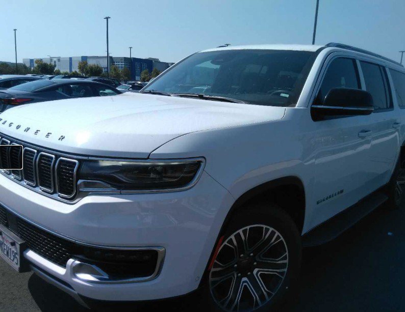 Used 2024 Jeep Wagoneer L Series II RWD image 2
