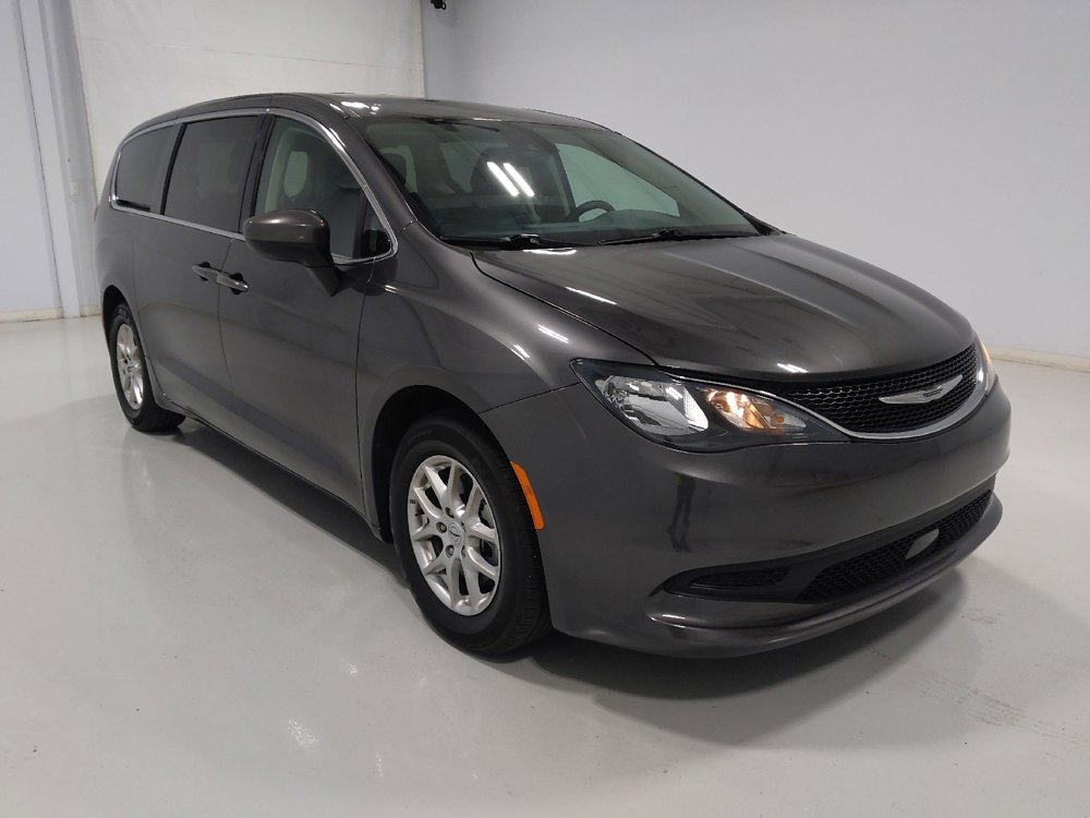 Used 2021 Chrysler Voyager LX FWD image 13