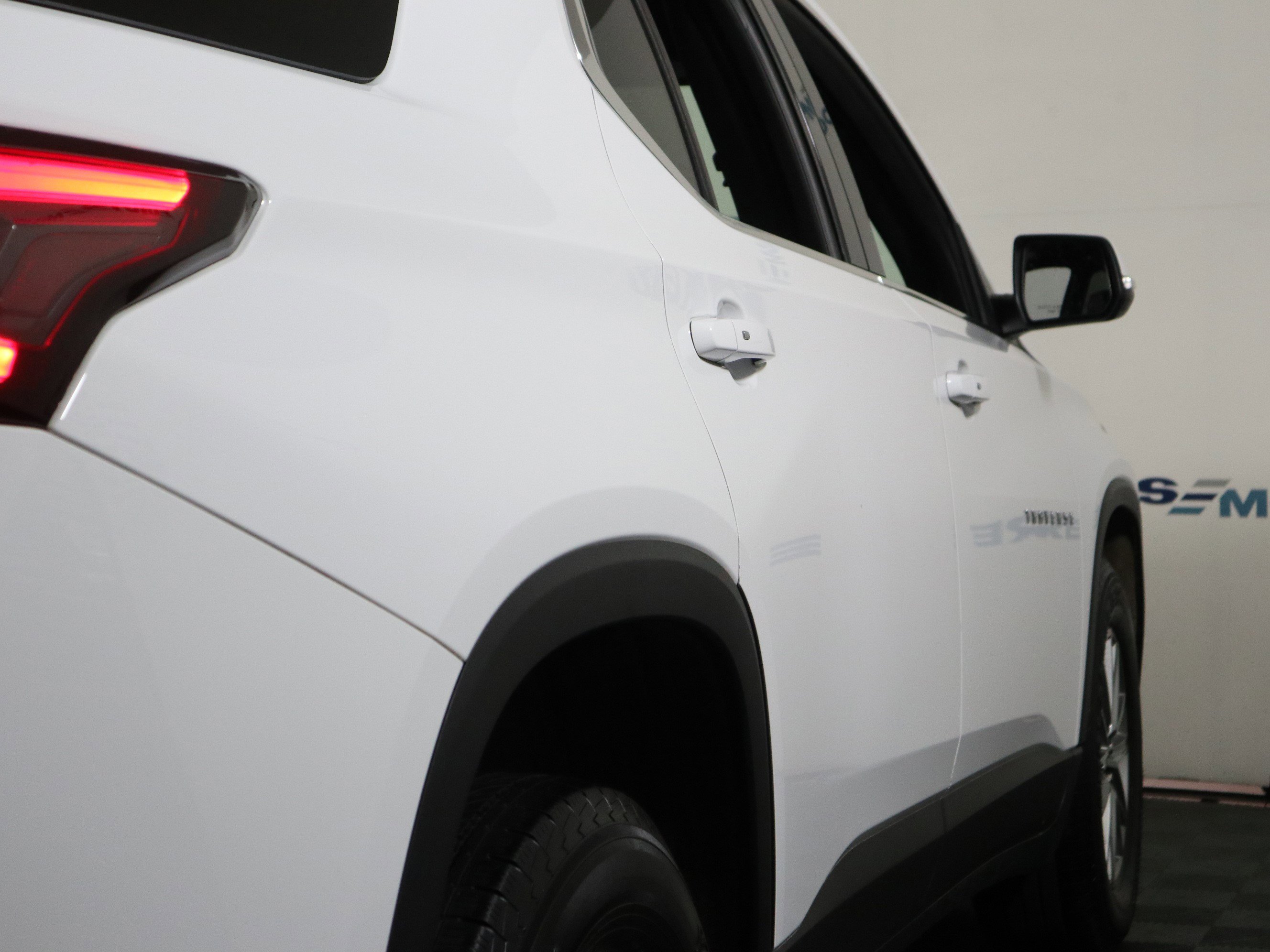 Used 2023 Chevrolet Traverse LT FWD image 5