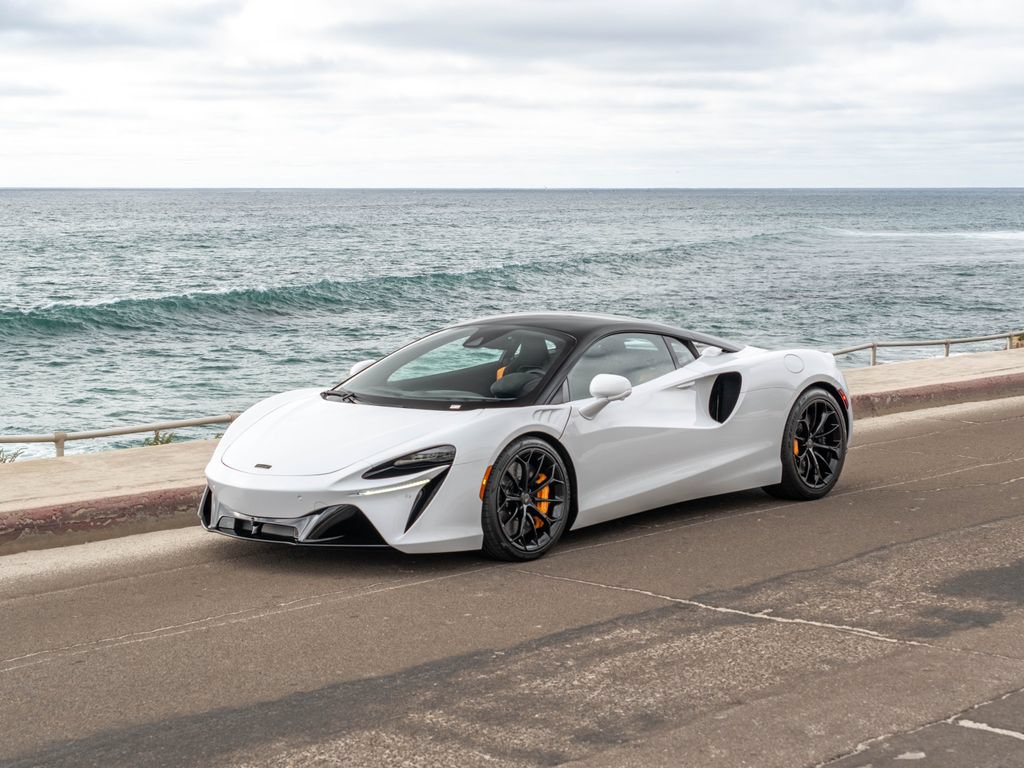 New 2026 McLaren Artura RWD image 1
