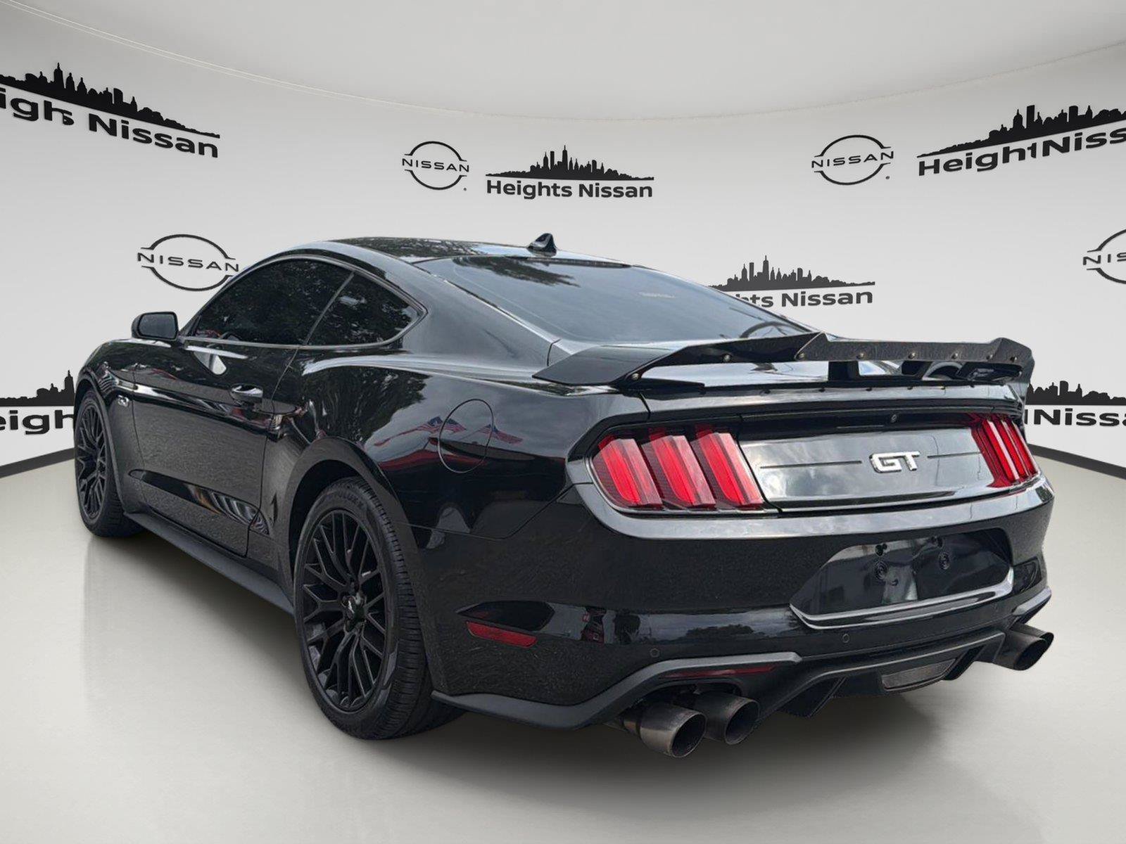 Used 2022 Ford Mustang GT Premium RWD image 3