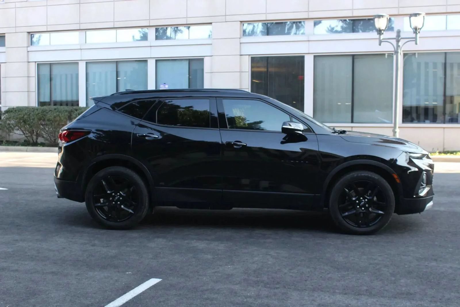 Used 2019 Chevrolet Blazer LT w/ Sound & Technology Package FWD image 6