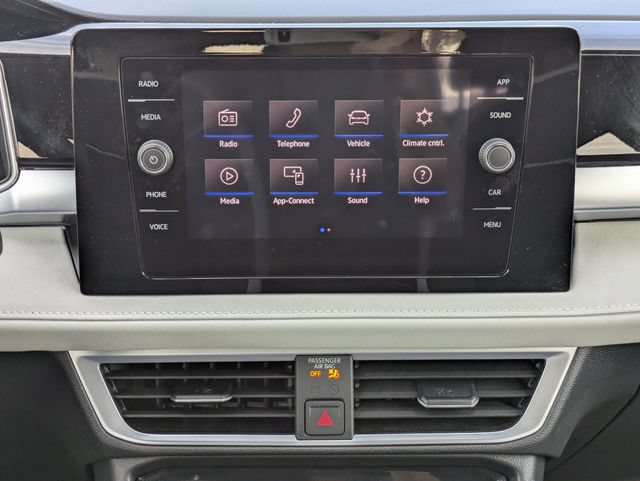 Certified 2025 Volkswagen Taos SE FWD image 18