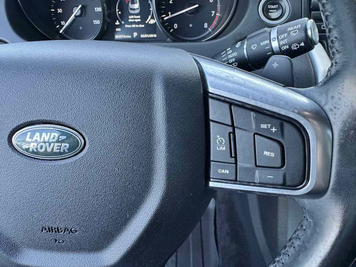 Used 2018 Land Rover Discovery Sport SE AWD/4WD image 41