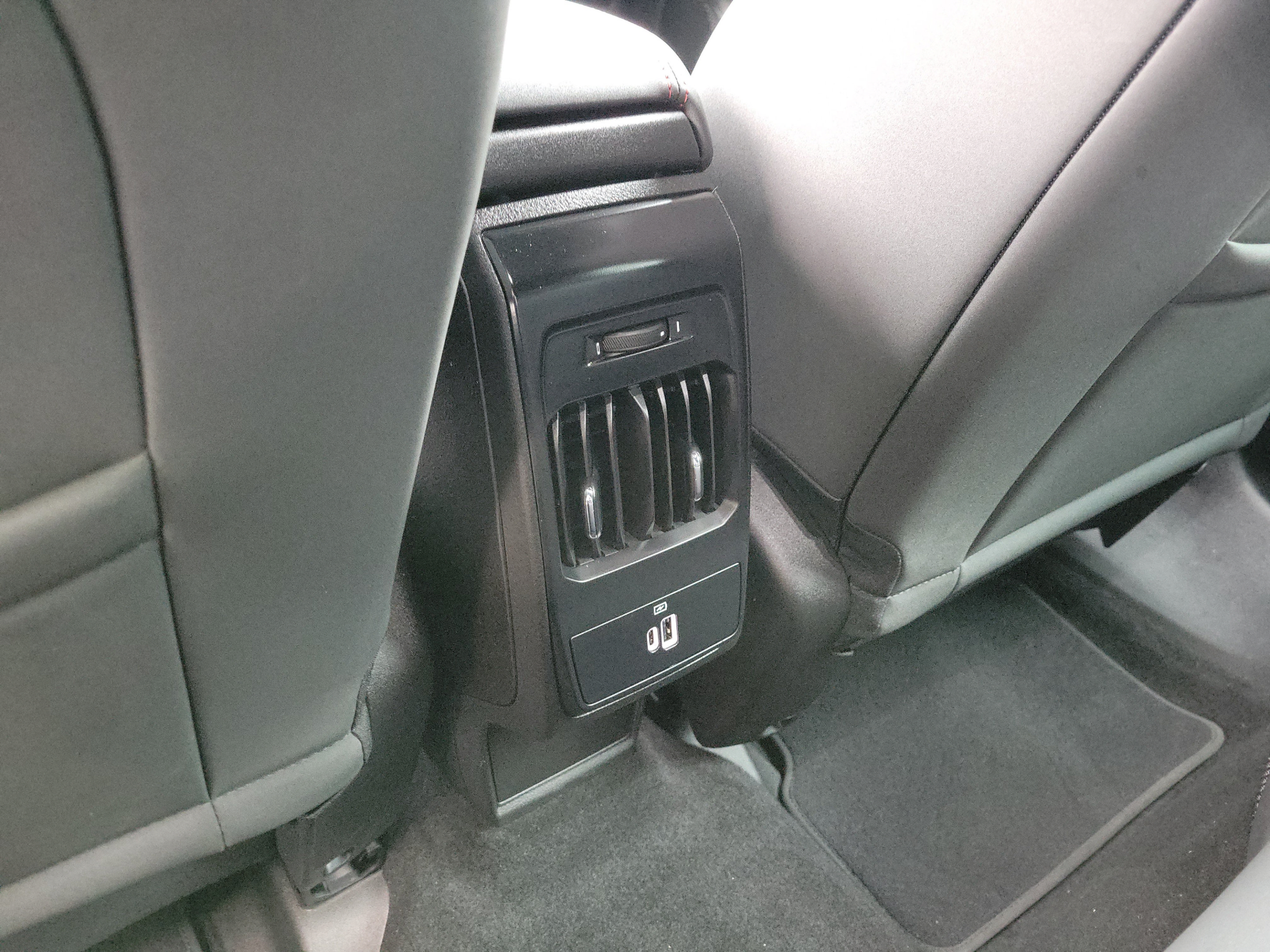 Used 2024 Dodge Hornet R/T w/ Tech Pack w/o Parking AWD/4WD image 12