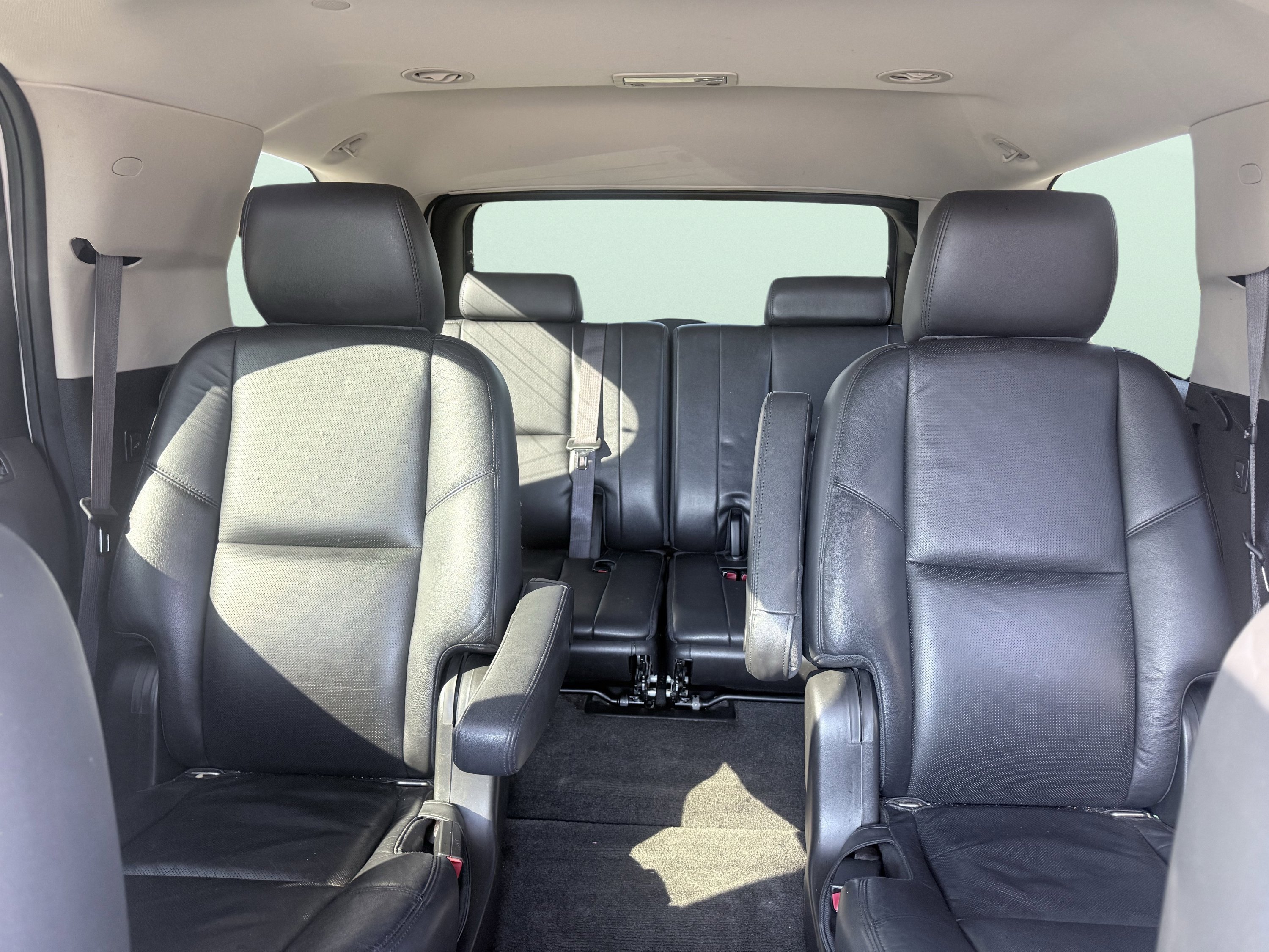 Used 2012 Cadillac Escalade Luxury RWD image 27