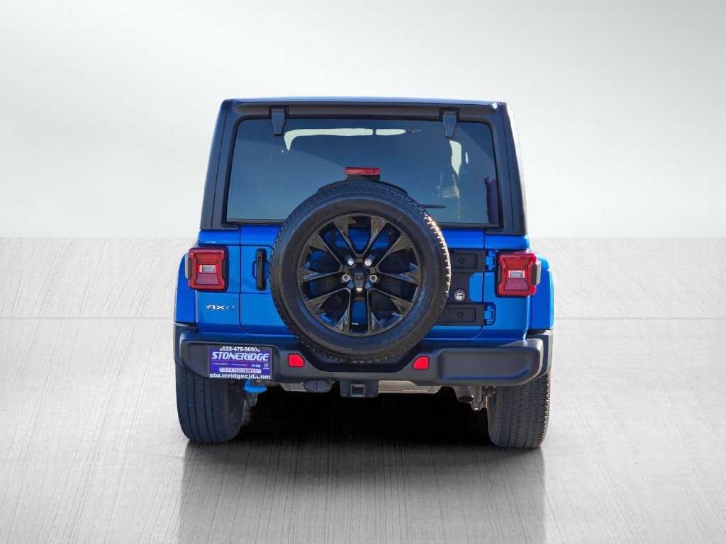 Used 2023 Jeep Wrangler Unlimited Sahara w/ Dual Top Group AWD/4WD image 5