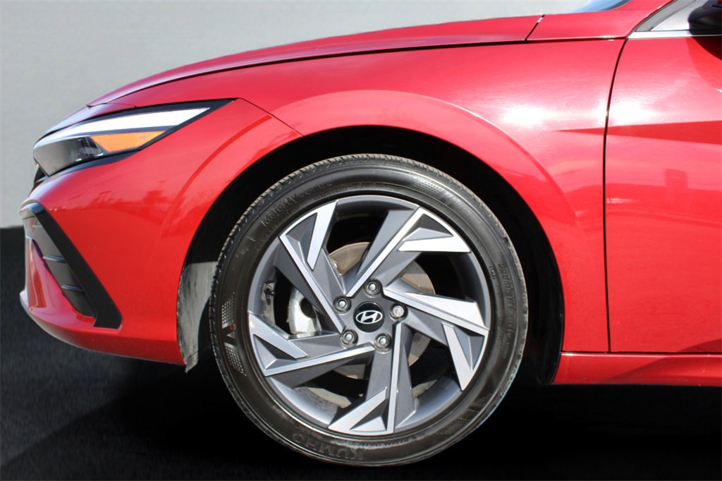 Used 2025 Hyundai Elantra SEL image 9