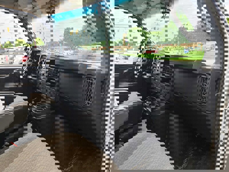 Used 2017 Chevrolet Express 2500 image 12