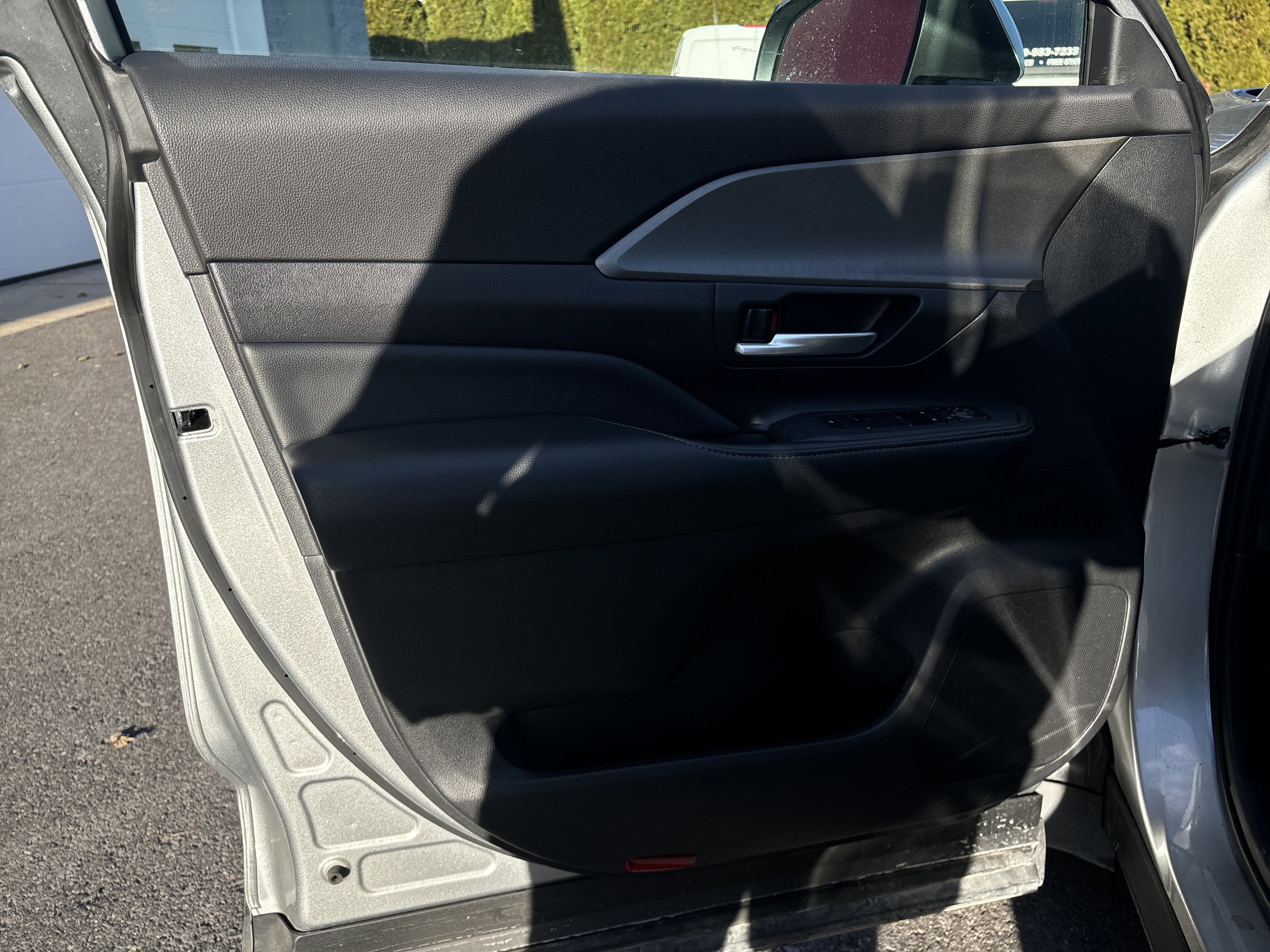 Used 2025 Toyota Grand Highlander AWD image 17