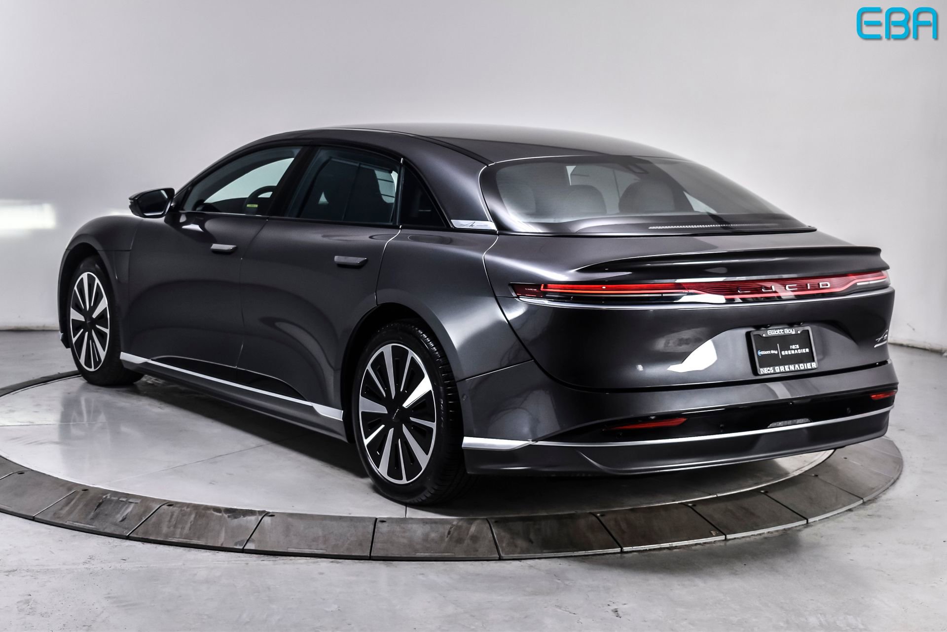 Used 2024 Lucid Air Touring image 4
