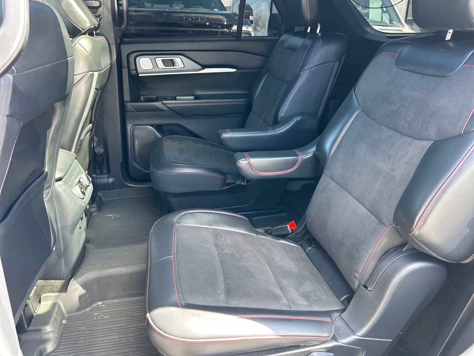 Certified 2025 Ford Explorer ST AWD/4WD image 12