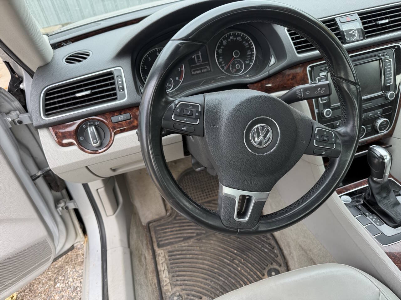 Used 2013 Volkswagen Passat 2.5 SEL Premium FWD image 32