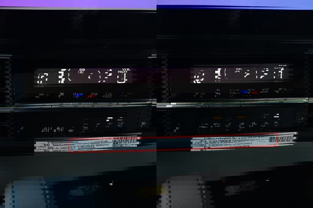 New 2026 Toyota Sienna XLE image 8