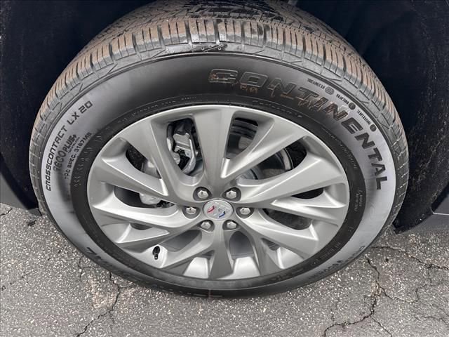 Used 2026 Buick Enclave Preferred w/ Power Package image 37