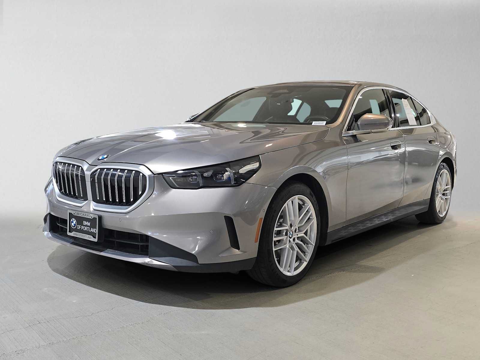 Used 2024 BMW 530i xDrive AWD/4WD image 7