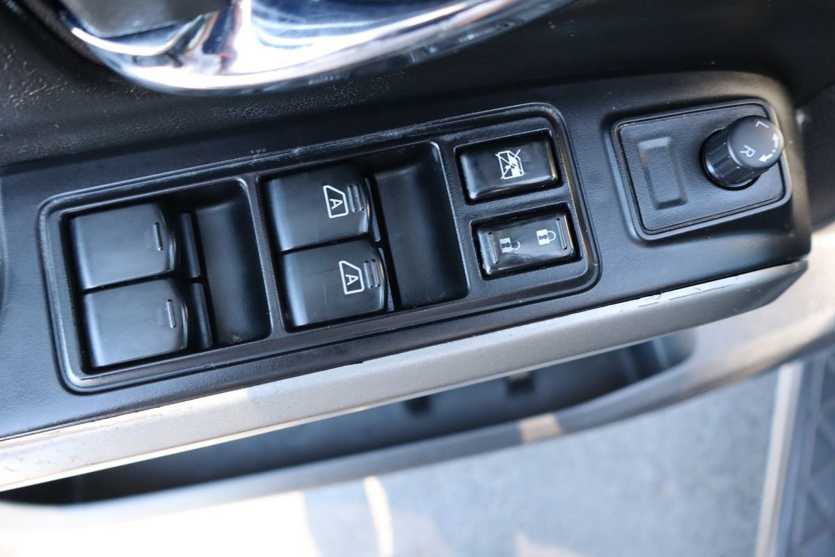 Used 2015 Nissan Armada SV AWD/4WD image 29