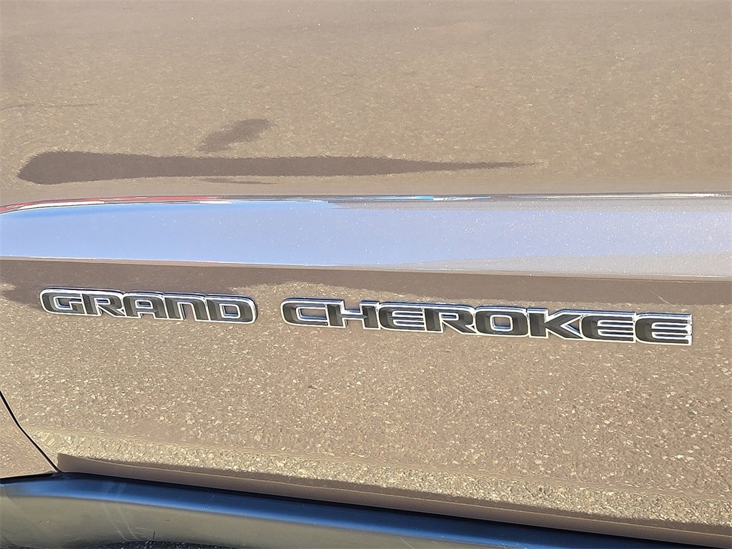 Used 2021 Jeep Grand Cherokee Limited w/ Luxury Group II image 28