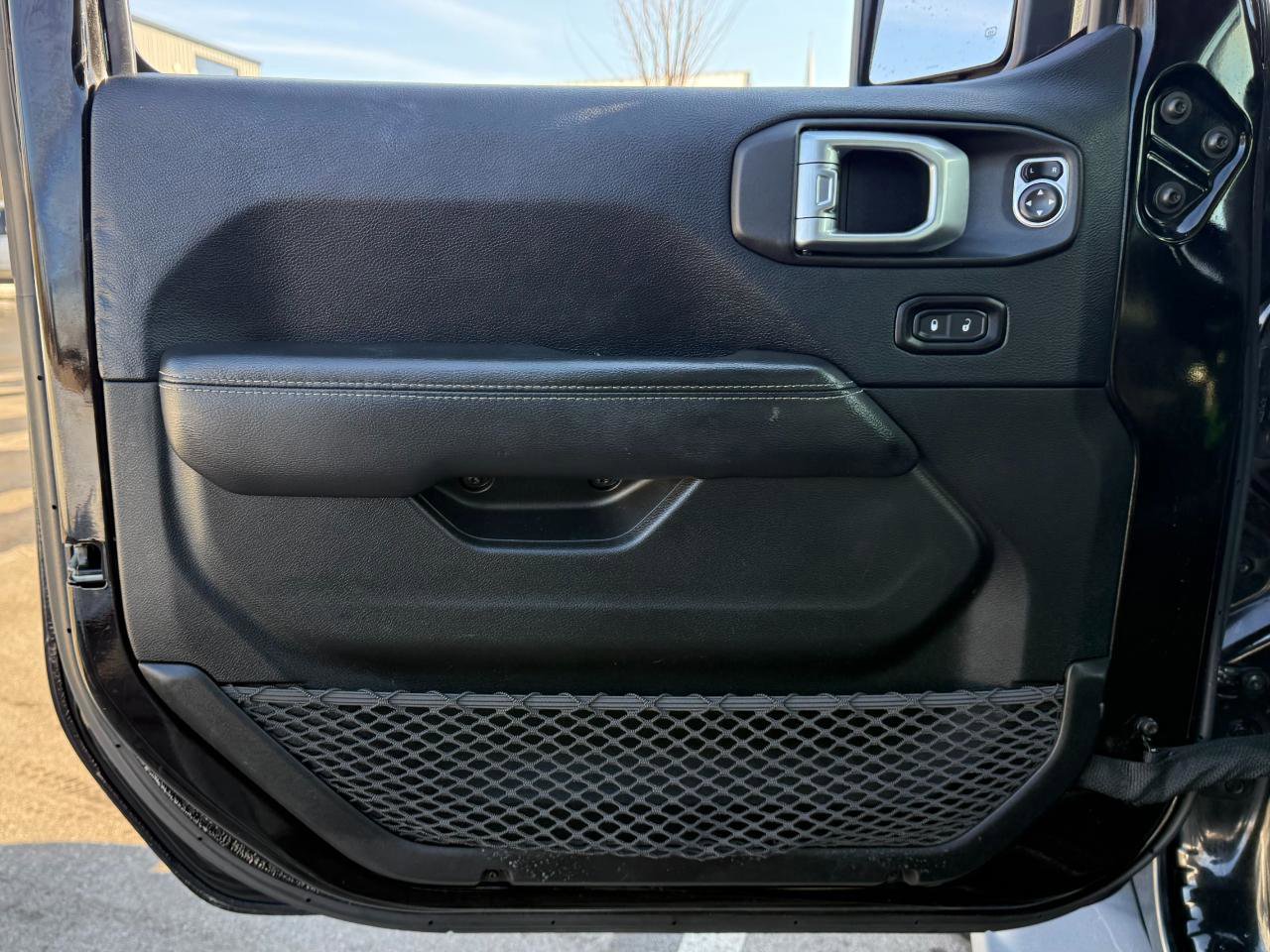 Used 2018 Jeep Wrangler Unlimited Sahara AWD/4WD image 19