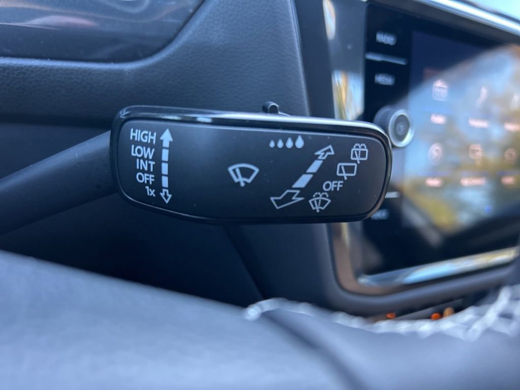 Used 2024 Volkswagen Tiguan SE image 30