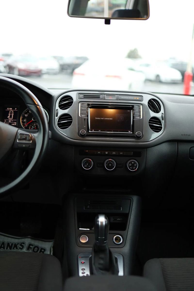 Used 2017 Volkswagen Tiguan S image 36
