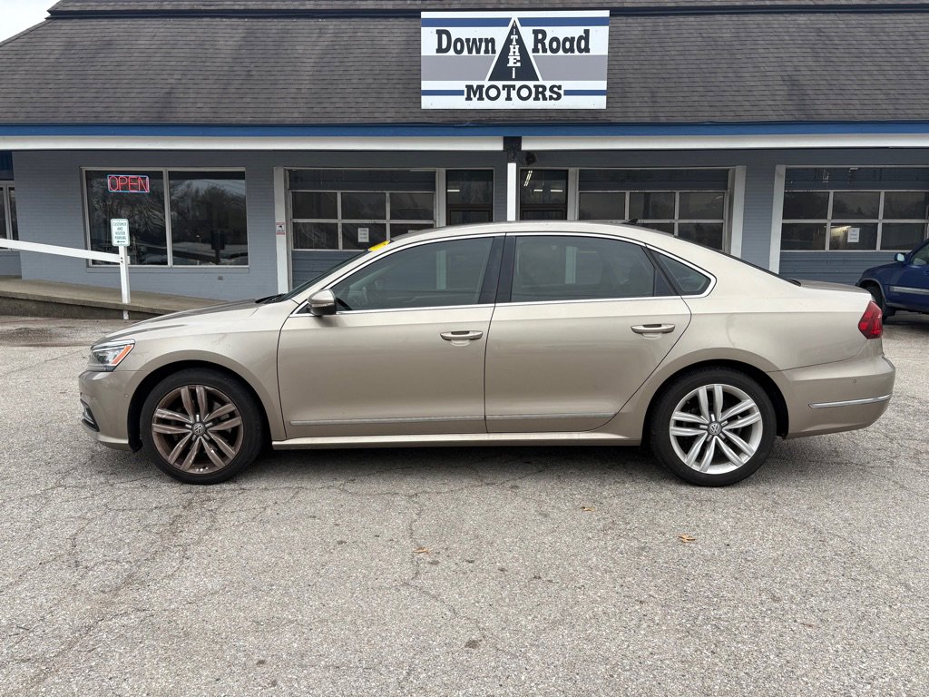 Used 2017 Volkswagen Passat 1.8T SEL Premium image 2