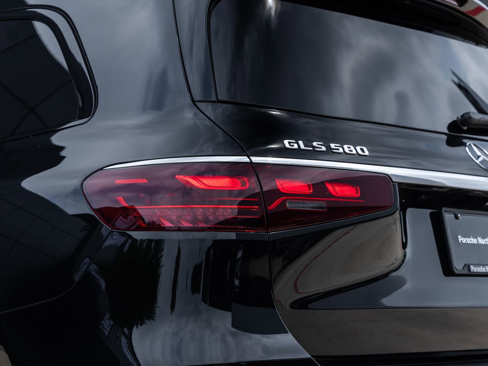 Used 2025 Mercedes-Benz GLS 580 4MATIC image 12