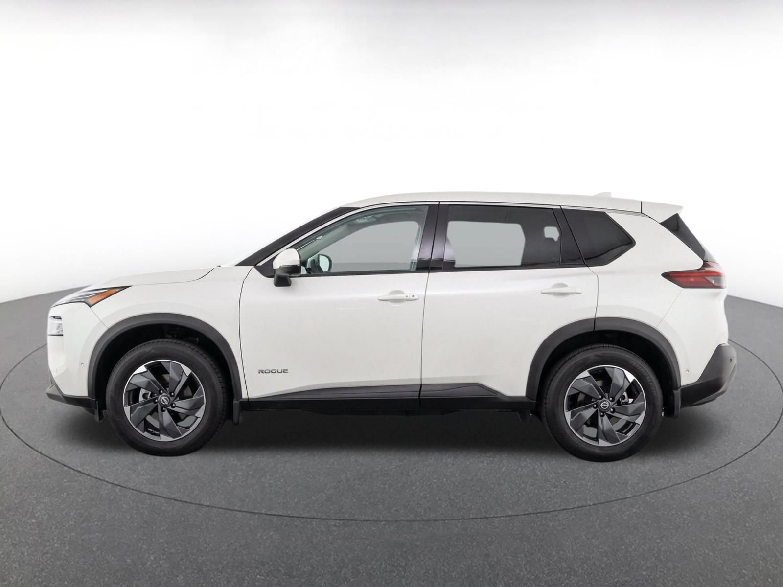 Used 2026 Nissan Rogue SV AWD/4WD image 4