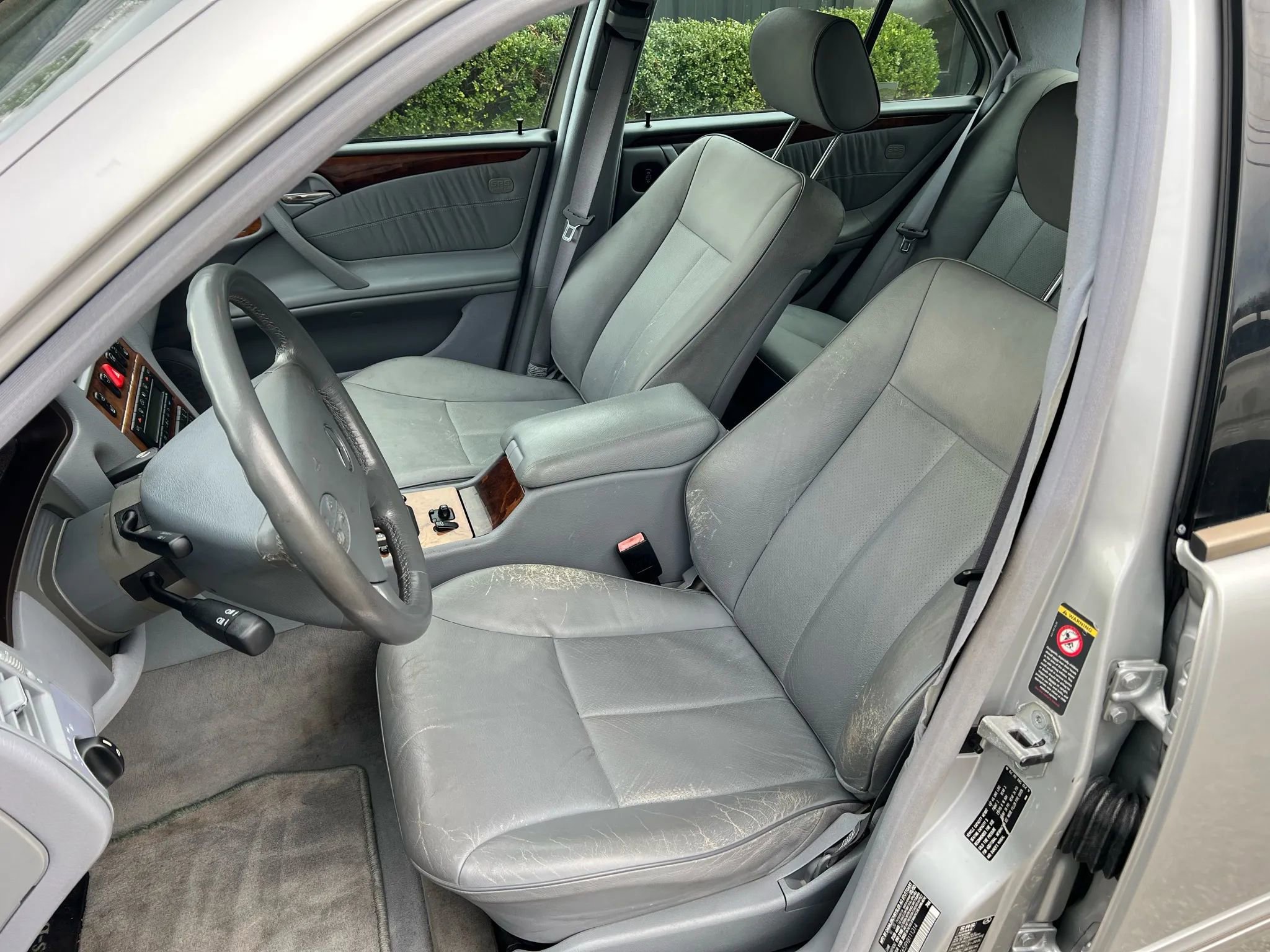 Used 2000 Mercedes-Benz E 320 Sedan image 10