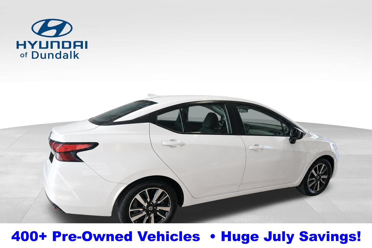 Used 2022 Nissan Versa SV FWD image 2