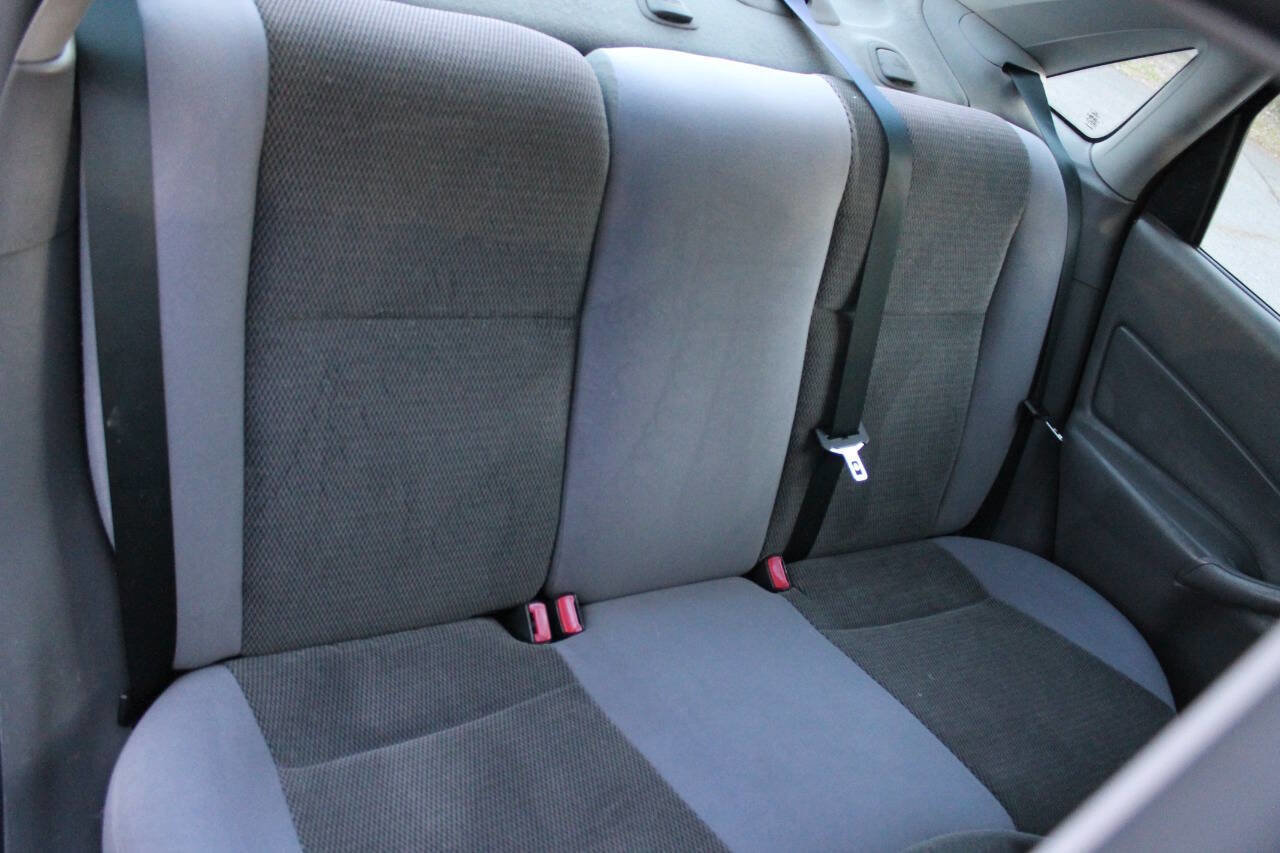 Used 2004 Ford Focus LX FWD image 29