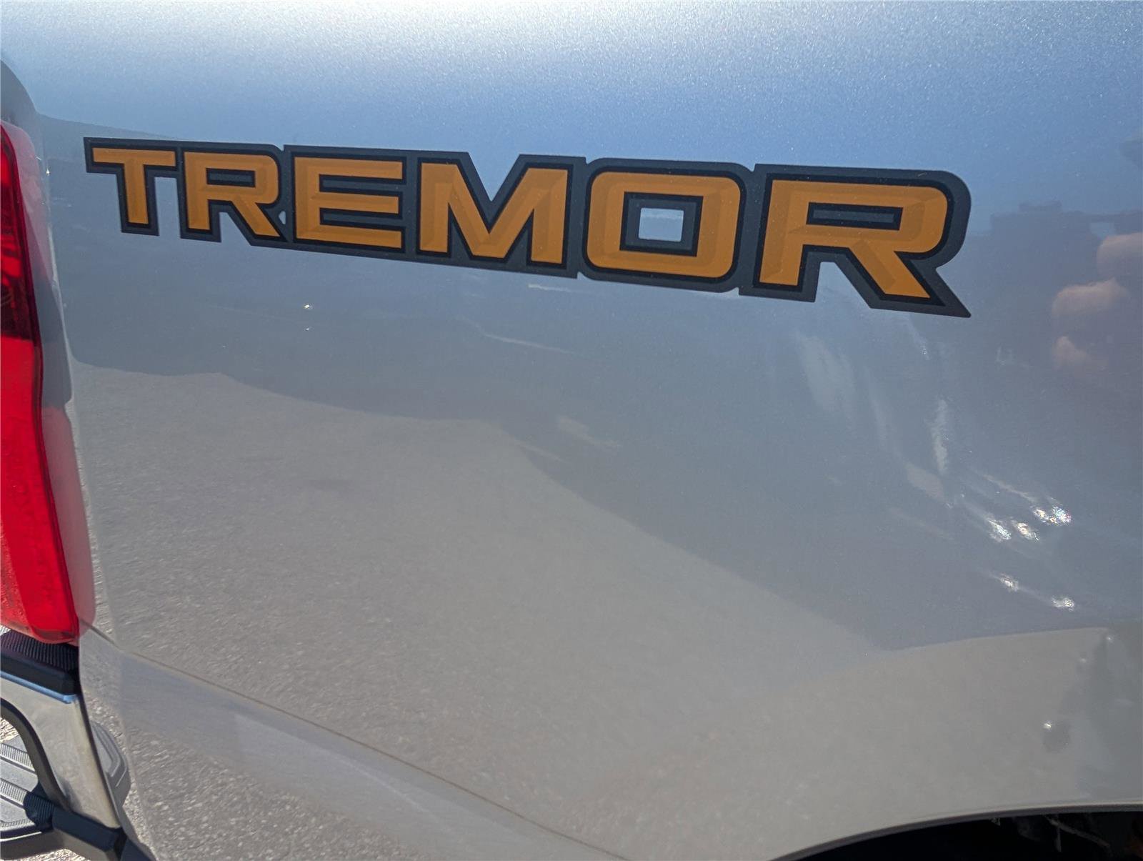 Used 2023 Ford F250 Lariat w/ Tremor Off-Road Package AWD/4WD image 12