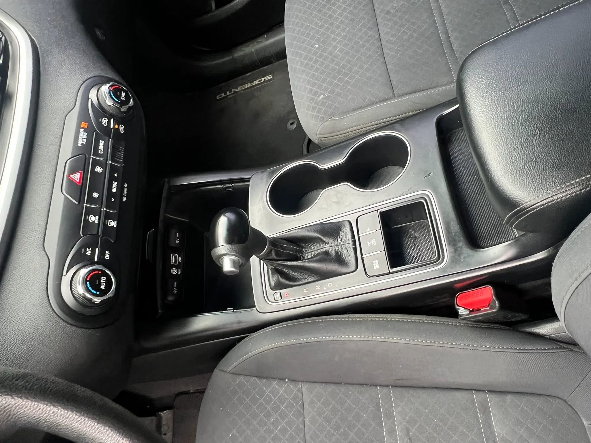 Used 2018 Kia Sorento LX image 17