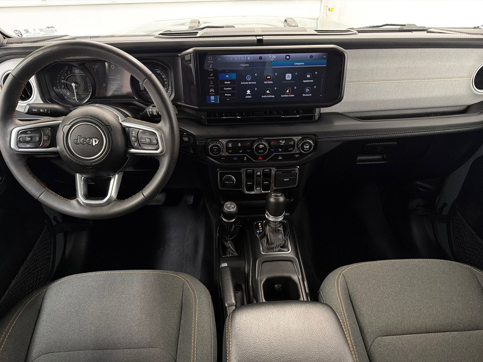 Used 2024 Jeep Wrangler Unlimited Sahara AWD/4WD image 16