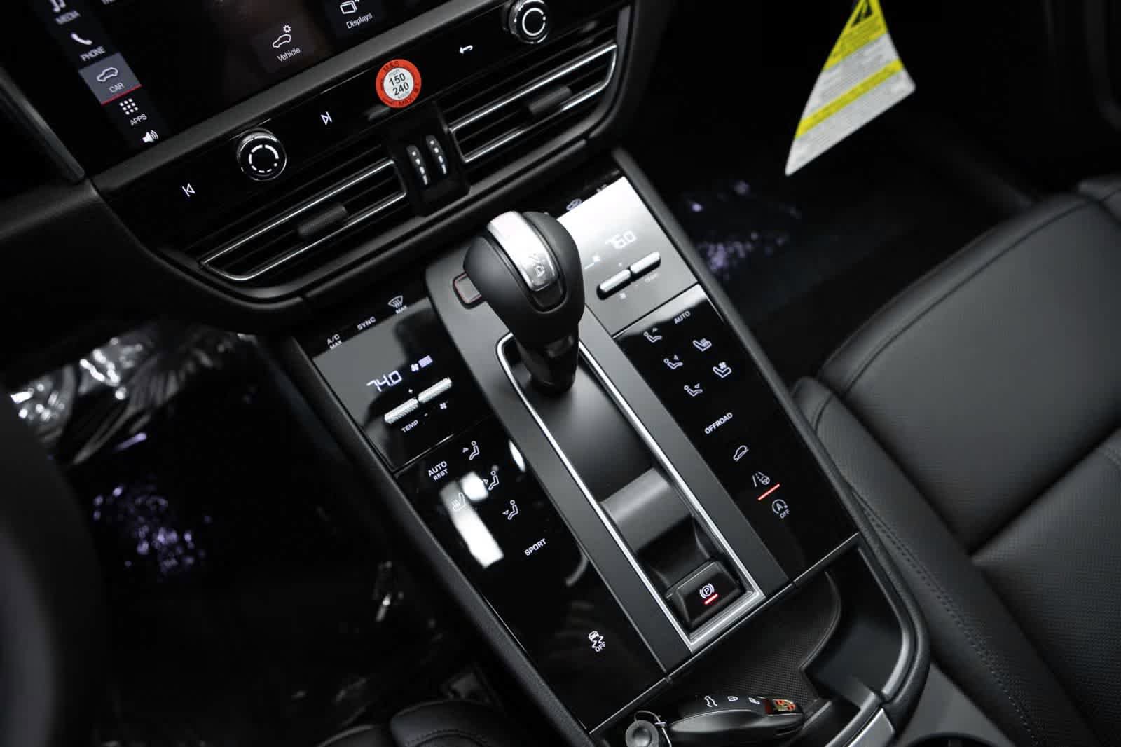 Certified 2026 Porsche Macan AWD/4WD image 29
