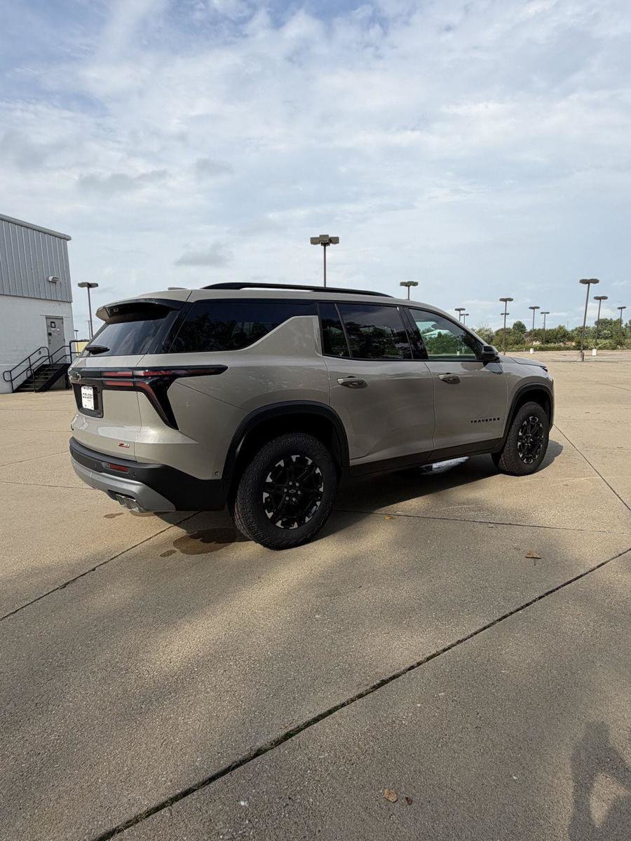 New 2027 Chevrolet Traverse Z71 w/ Enhanced Driving Package AWD/4WD image 27
