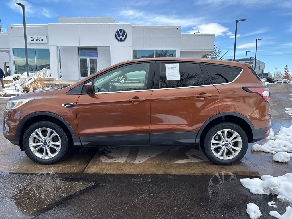 Used 2017 Ford Escape SE image 2