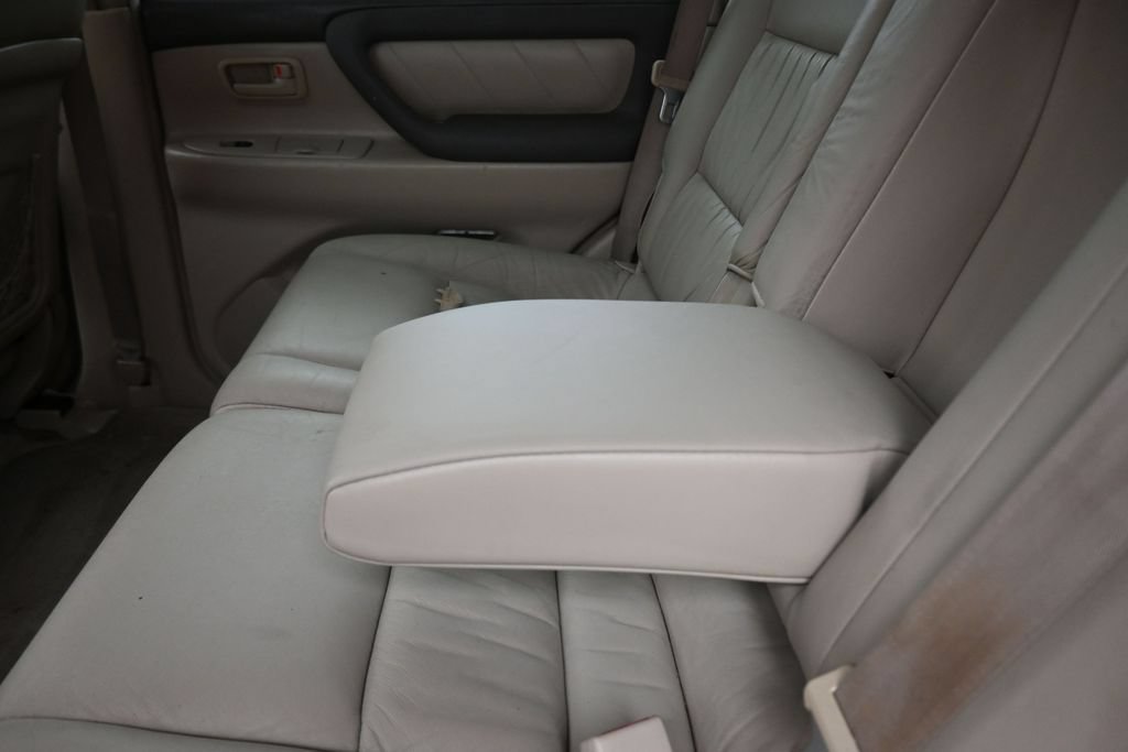 Used 2004 Toyota Land Cruiser AWD/4WD image 31