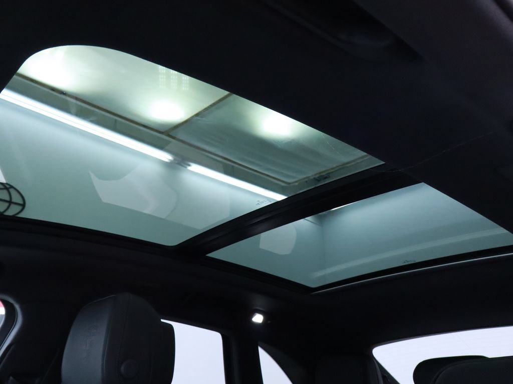 Certified 2025 Porsche Macan AWD/4WD image 35