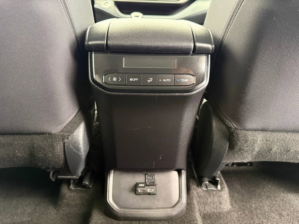 Used 2025 Toyota Highlander LE image 30
