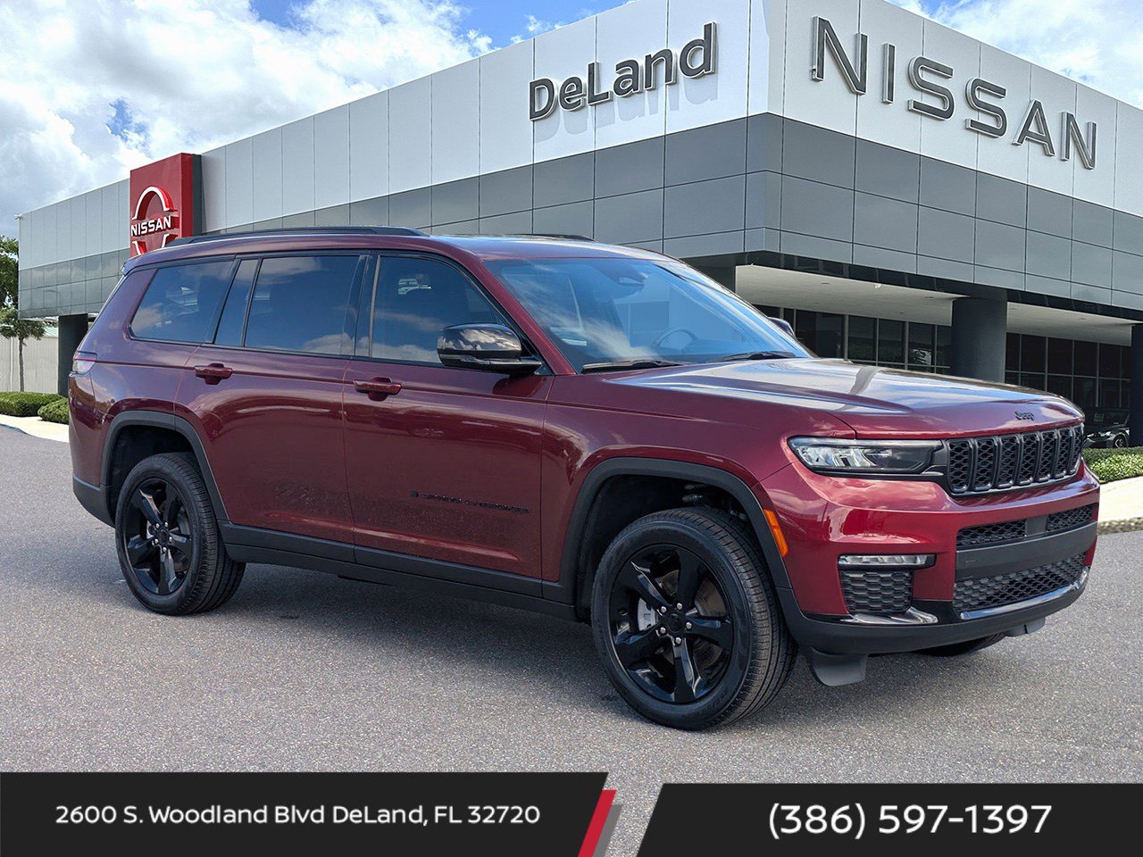 Used 2025 Jeep Grand Cherokee L Limited w/ Black Appearance Package AWD/4WD image 1