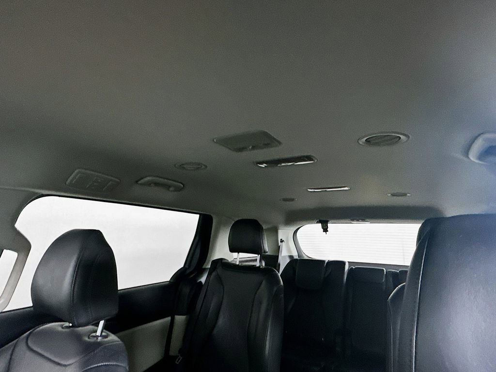 Used 2022 Kia Carnival LX FWD image 20