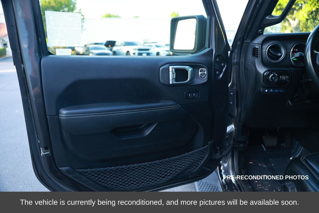 Used 2022 Jeep Wrangler Unlimited Sahara image 18
